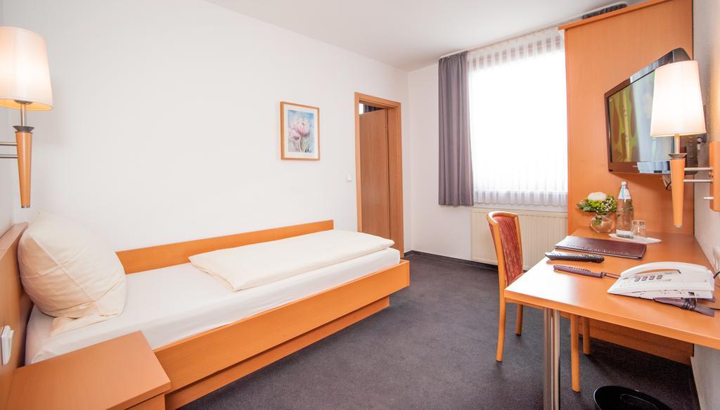 Hotel Hollmann Halle  Zewnętrze zdjęcie